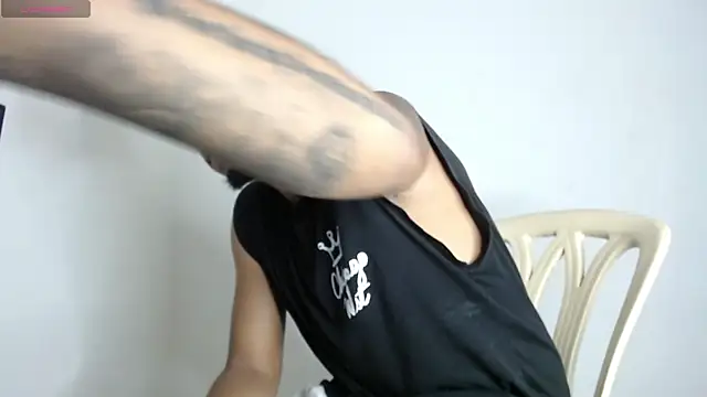 Snapshot of drako_monster chatting on 10-25-25, 11:43 drako monster online show from 10-25-25, 11:43