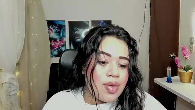 oliviia cute online show from 11-21-25, 05:28