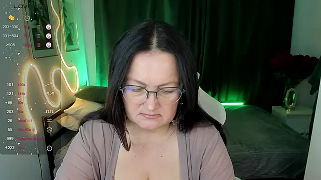 Snapshot of hottyannaa chatting on 12-15-25, 02:49 hottyannaa online show from 12-15-25, 02:49