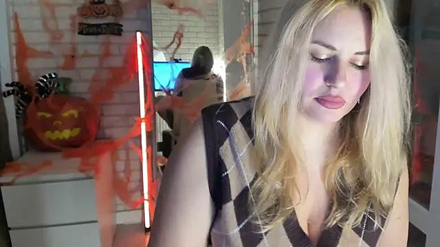 Snapshot of Passion-Blondy chatting on 10-22-25, 07:46 Passion-Blondy online show from 10-22-25, 07:46