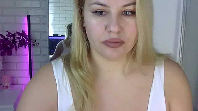 Snapshot of Passion-Blondy chatting on 11-10-25, 06:40 Passion-Blondy online show from 11-10-25, 06:40