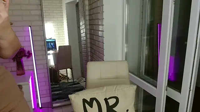 Snapshot of Passion-Blondy chatting on 11-29-25, 10:02 Passion-Blondy online show from 11-29-25, 10:02