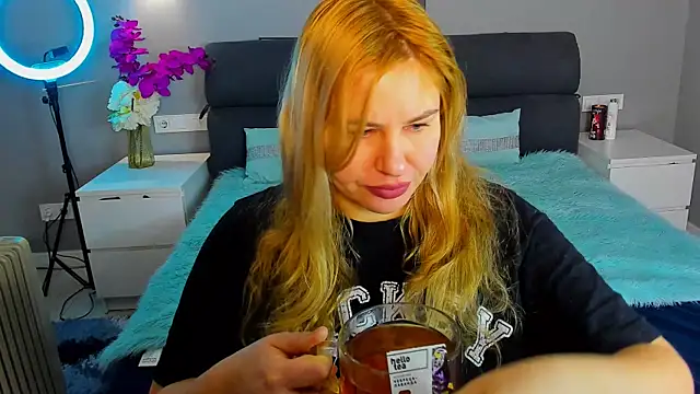 Snapshot of Passion-Blondy chatting on 02-05-26, 12:04 Passion-Blondy online show from 02-05-26, 12:04