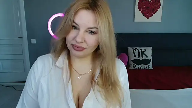 Snapshot of Passion-Blondy chatting on 02-10-26, 10:52 Passion-Blondy online show from 02-10-26, 10:52