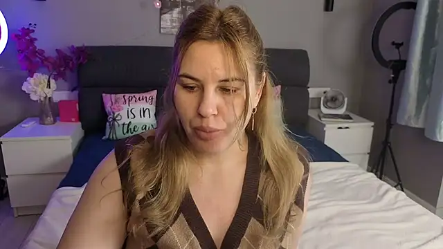 Snapshot of Passion-Blondy chatting on 05-11-26, 05:54 Passion-Blondy online show from 05-11-26, 05:54