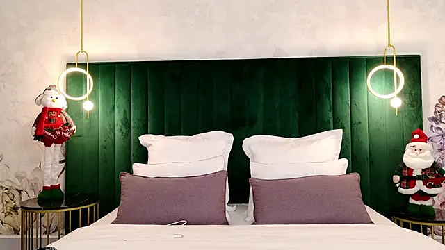 ClaireMathis online show from 12-05-25, 02:47