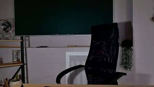 ClaireMathis online show from 04-25-26, 02:47