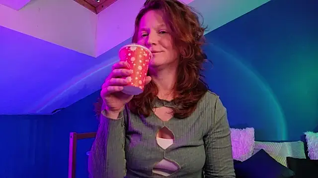 AuroraBorealis   online show from 12-18-25, 06:52