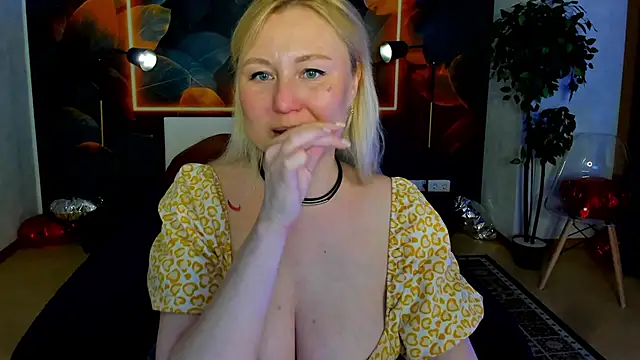 scent  of woman online show from 05-15-26, 01:34