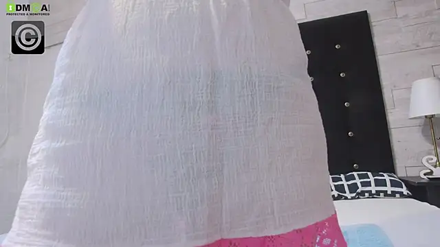 Ella Lizzie online show from 10-18-25, 04:08