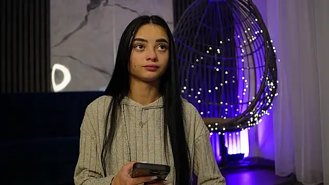 RachelRavee online show from 11-30-25, 05:22