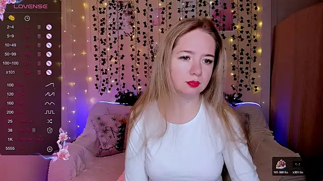 Snapshot of Evaa_Braunn chatting on 12-19-25, 02:07 Evaa Braunn online show from 12-19-25, 02:07