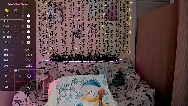 Snapshot of Evaa_Braunn chatting on 12-22-25, 02:08 Evaa Braunn online show from 12-22-25, 02:08