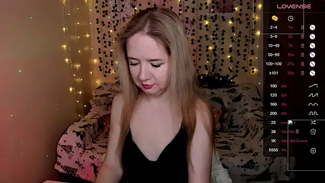 Snapshot of Evaa_Braunn chatting on 12-23-25, 04:32 Evaa Braunn online show from 12-23-25, 04:32