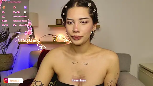 LoraShines online show from 01-18-26, 06:44