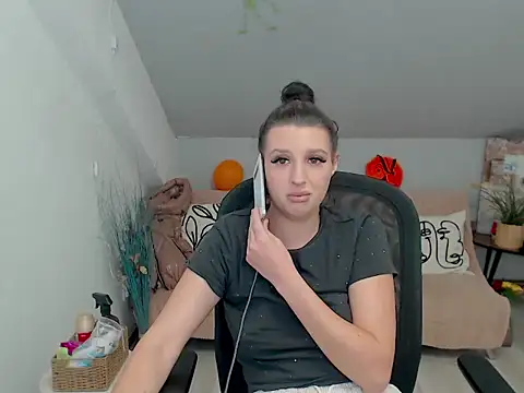 BettyJamess online show from 10-29-25, 09:05