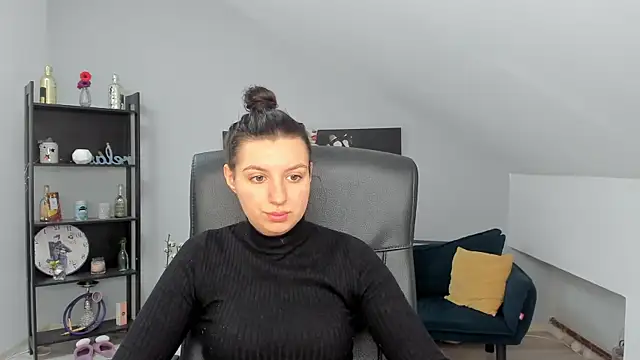 BettyJamess online show from 12-16-25, 05:45