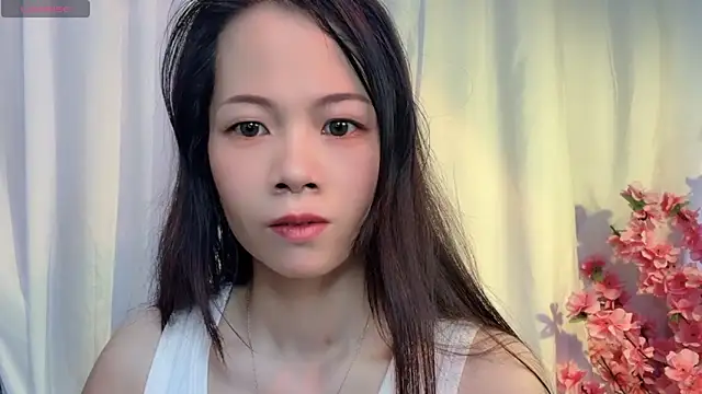 Snapshot of Lynnalltop-165-KeKe chatting on 10-18-25, 01:30 Lynnalltop-165-KeKe online show from 10-18-25, 01:30