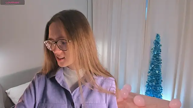 Snapshot of AiFusch chatting on 12-19-25, 08:32 AiFusch online show from 12-19-25, 08:32