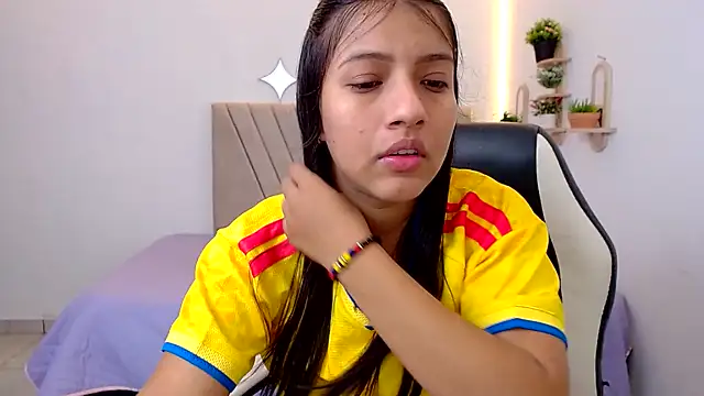 Snapshot of zara_cute chatting on 06-27-26, 12:22 zara cute online show from 06-27-26, 12:22