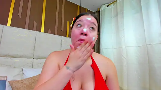 AmbarGills online show from 04-15-26, 01:18