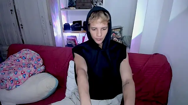 Snapshot of tylernova chatting on 01-09-26, 02:58 tylernova online show from 01-09-26, 02:58