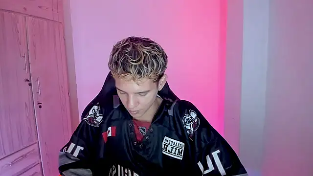 Snapshot of tylernova chatting on 02-07-26, 03:43 tylernova online show from 02-07-26, 03:43