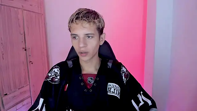 Snapshot of tylernova chatting on 02-12-26, 03:12 tylernova online show from 02-12-26, 03:12