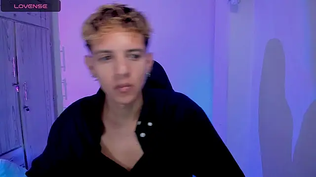 Snapshot of tylernova chatting on 03-08-26, 03:43 tylernova online show from 03-08-26, 03:43