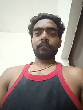 Snapshot of ShowedWringer chatting on 05-15-26, 05:31 ShowedWringer online show from 05-15-26, 05:31
