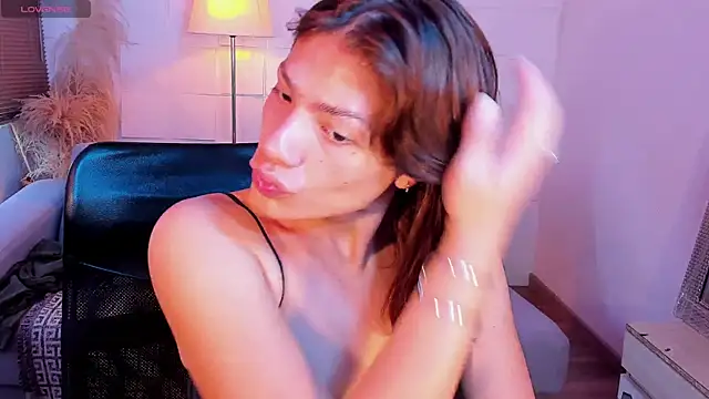 Snapshot of KassMonroe chatting on 11-17-25, 01:28 KassMonroe online show from 11-17-25, 01:28