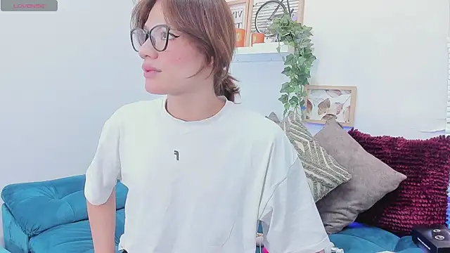 Snapshot of KassMonroe chatting on 11-25-25, 08:09 KassMonroe online show from 11-25-25, 08:09