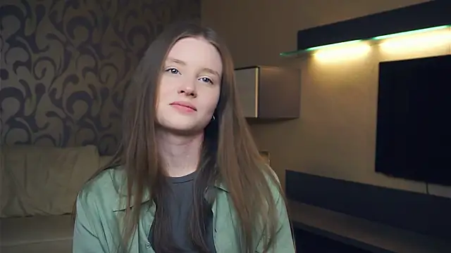 Snapshot of SunRinglein chatting on 10-19-25, 04:18 SunRinglein online show from 10-19-25, 04:18