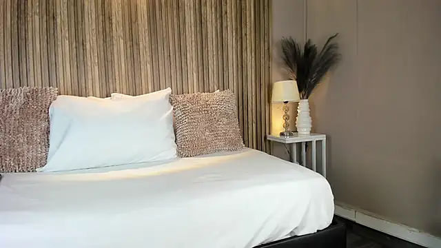 VanneCamiel online show from 11-14-25, 11:42