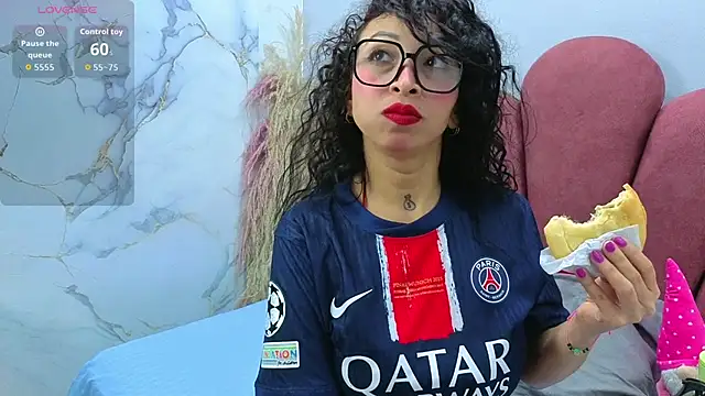 CHIARAJJONES online show from 11-26-25, 01:45