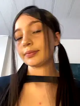 Snapshot of __Lorelain__ chatting on 10-29-25, 07:59 Lorelain online show from 10-29-25, 07:59