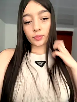 Snapshot of __Lorelain__ chatting on 12-02-25, 08:04 Lorelain online show from 12-02-25, 08:04