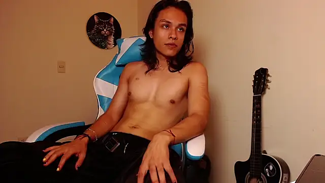 Snapshot of tom_1945 chatting on 10-11-25, 04:01 tom 1945 online show from 10-11-25, 04:01