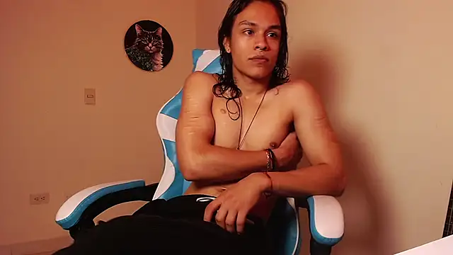 Snapshot of tom_1945 chatting on 10-24-25, 09:22 tom 1945 online show from 10-24-25, 09:22