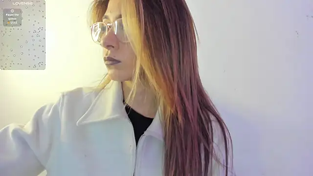 Sara Roades online show from 11-15-25, 10:59