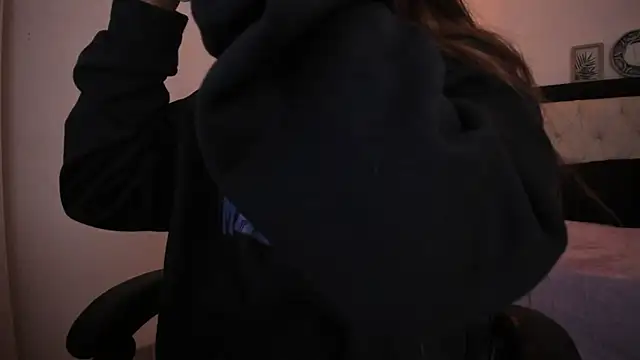 Sara Roades online show from 12-13-25, 07:53