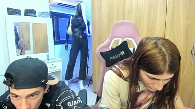 Pride couple online show from 07-02-26, 07:42