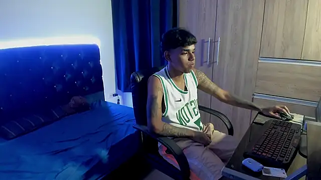 Snapshot of elias_ford chatting on 10-09-25, 07:56 elias ford online show from 10-09-25, 07:56