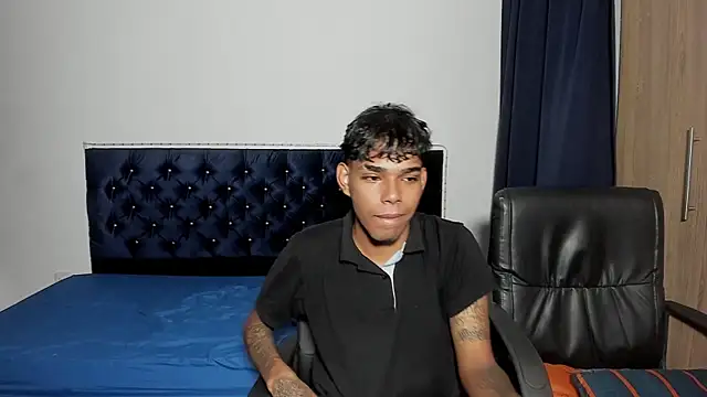 Snapshot of elias_ford chatting on 10-14-25, 08:42 elias ford online show from 10-14-25, 08:42