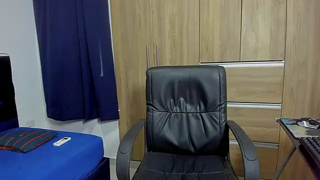 Snapshot of elias_ford chatting on 10-22-25, 07:57 elias ford online show from 10-22-25, 07:57