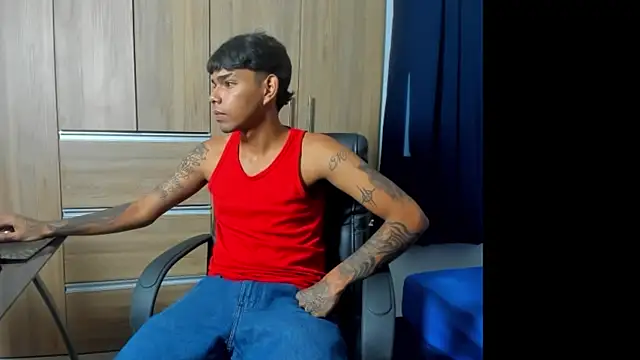 Snapshot of elias_ford chatting on 10-23-25, 07:56 elias ford online show from 10-23-25, 07:56