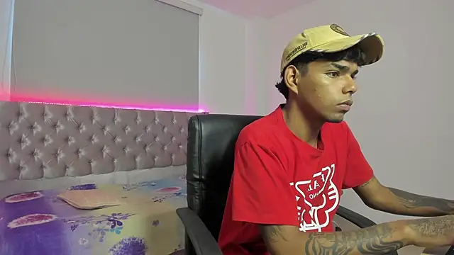 Snapshot of elias_ford chatting on 10-28-25, 07:49 elias ford online show from 10-28-25, 07:49