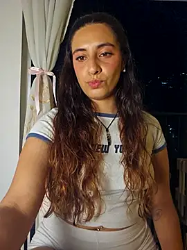 Snapshot of Meganthomson chatting on 04-28-26, 01:15 Meganthomson online show from 04-28-26, 01:15