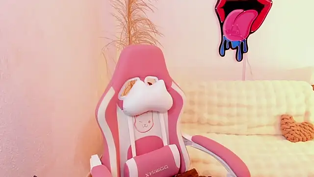 EmmaMyers1 online show from 10-19-25, 12:00