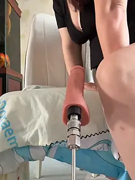 Snapshot of weiww1995 chatting on 03-10-26, 02:05 weiww1995 online show from 03-10-26, 02:05